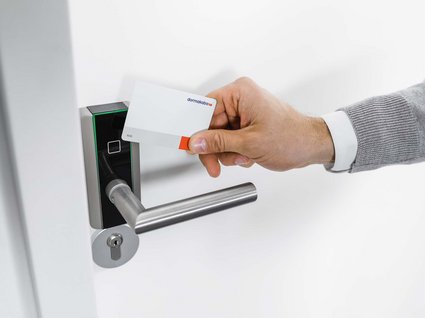 Schließanlagen kaufen oder automatisieren Schließanlagen kaufen oder automatisieren